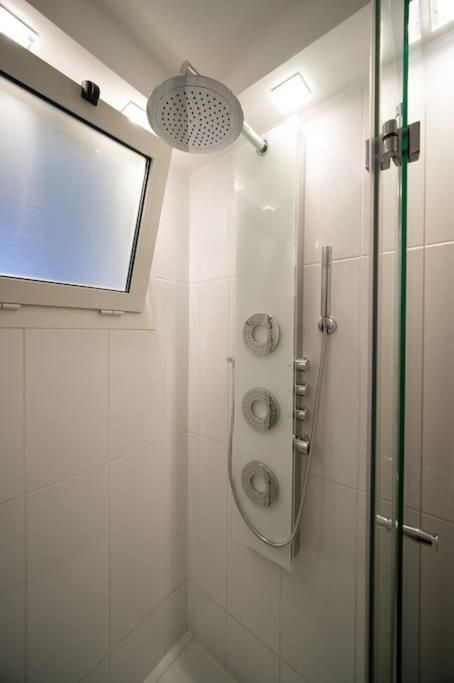 Fully Equipped Apartment Balcony Sleeps 7 Wifi マルセイユ エクステリア 写真